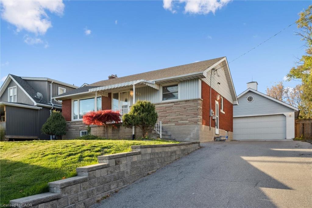 532 Victoria Street S Property Photo 1