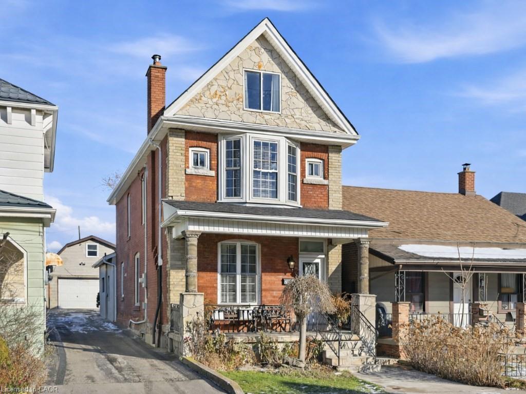 81 Simcoe Street E Property Photo 1