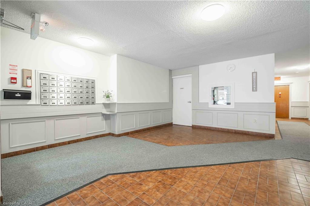 502-23 Main Street Property Photo 4