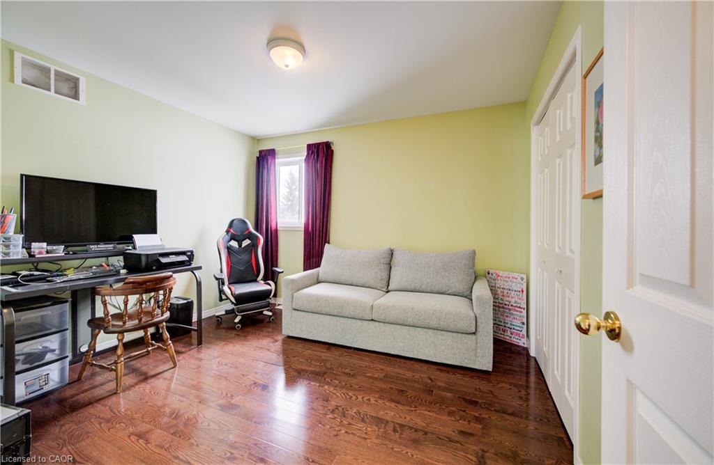460 King Street E Property Photo 17