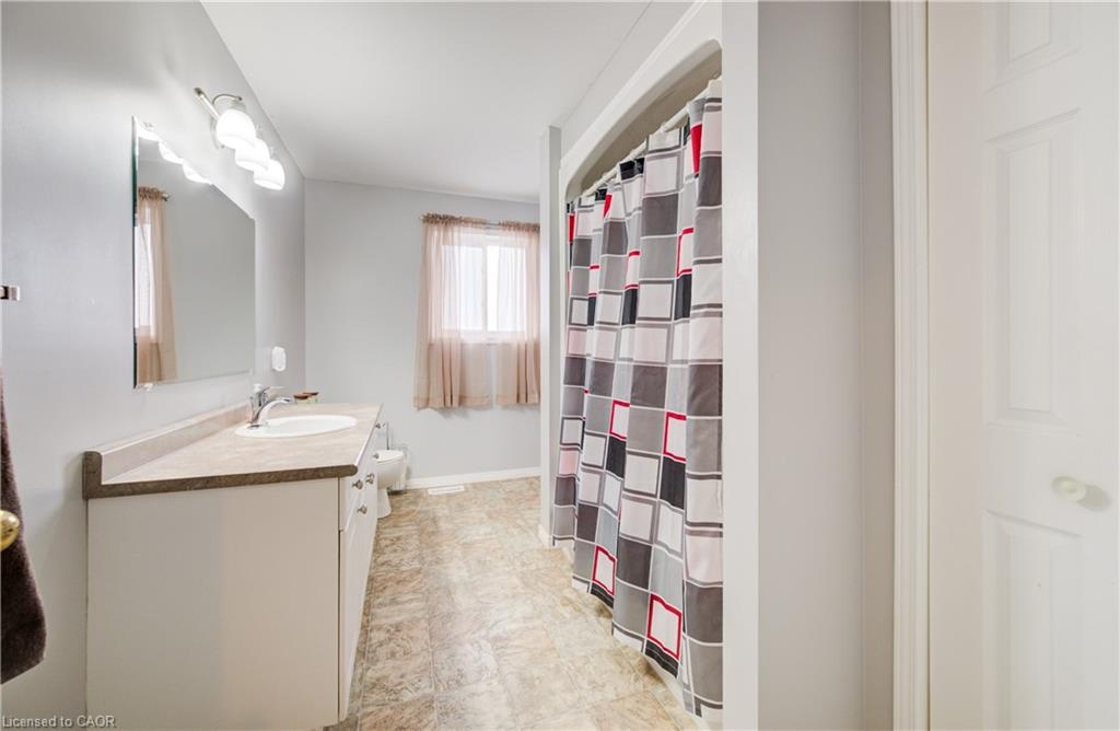 460 King Street E Property Photo 18