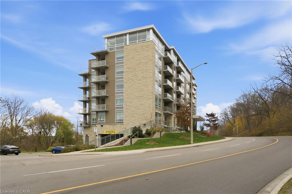 308-455 Charlton Avenue E Property Photo 2