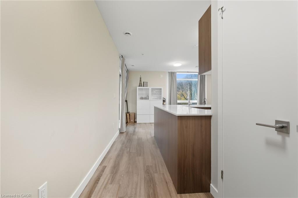 308-455 Charlton Avenue E Property Photo 7