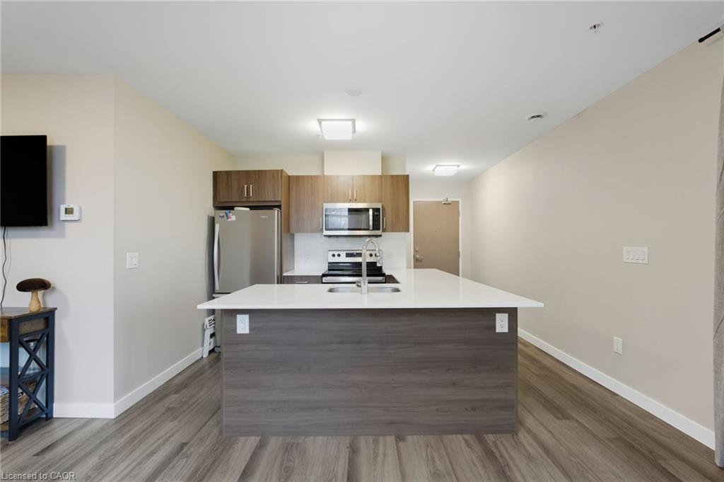 308-455 Charlton Avenue E Property Photo 8