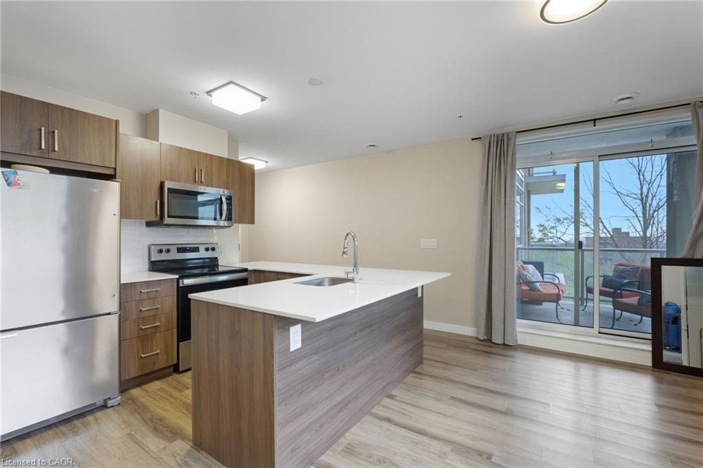 308-455 Charlton Avenue E Property Photo 9