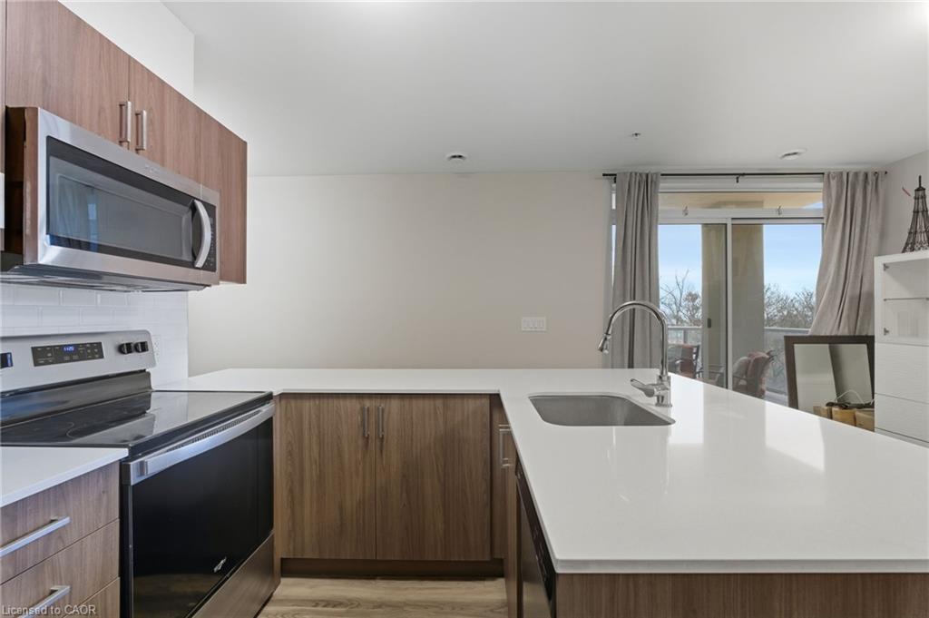 308-455 Charlton Avenue E Property Photo 10