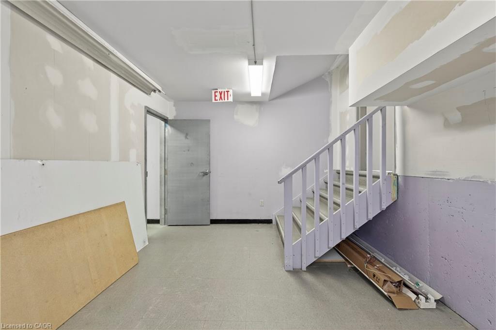 4-1050 Upper James Street Property Photo 4