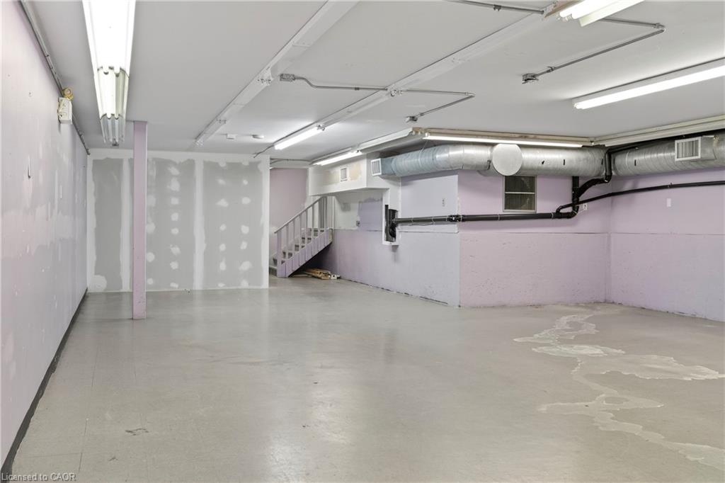 4-1050 Upper James Street Property Photo 8
