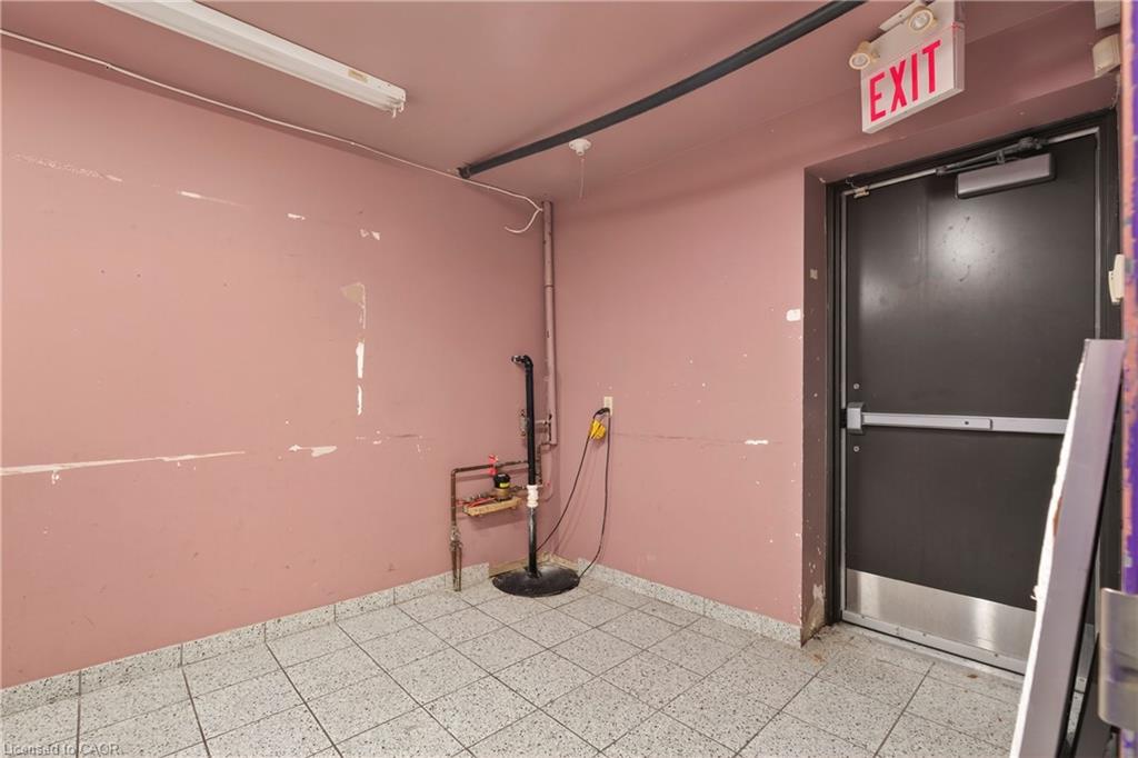 4-1050 Upper James Street Property Photo 9