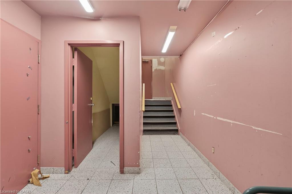 4-1050 Upper James Street Property Photo 10