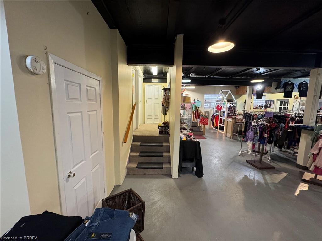 6-19 Broadway Street W Property Photo 7