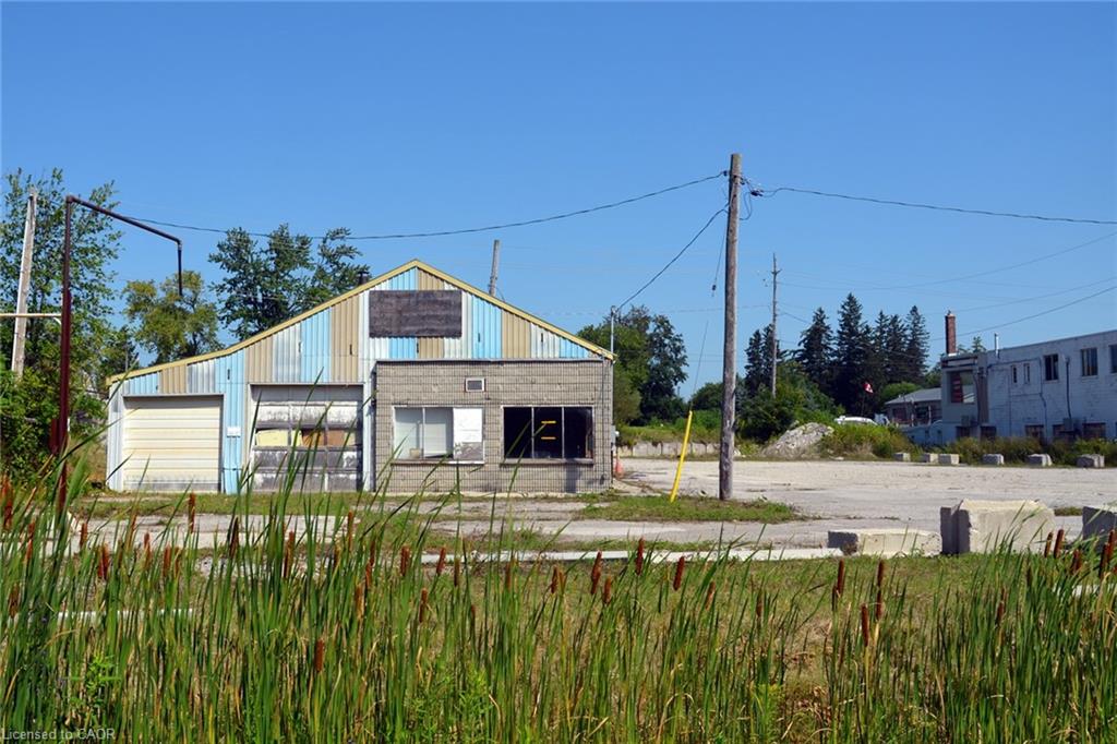 458 Queensway W