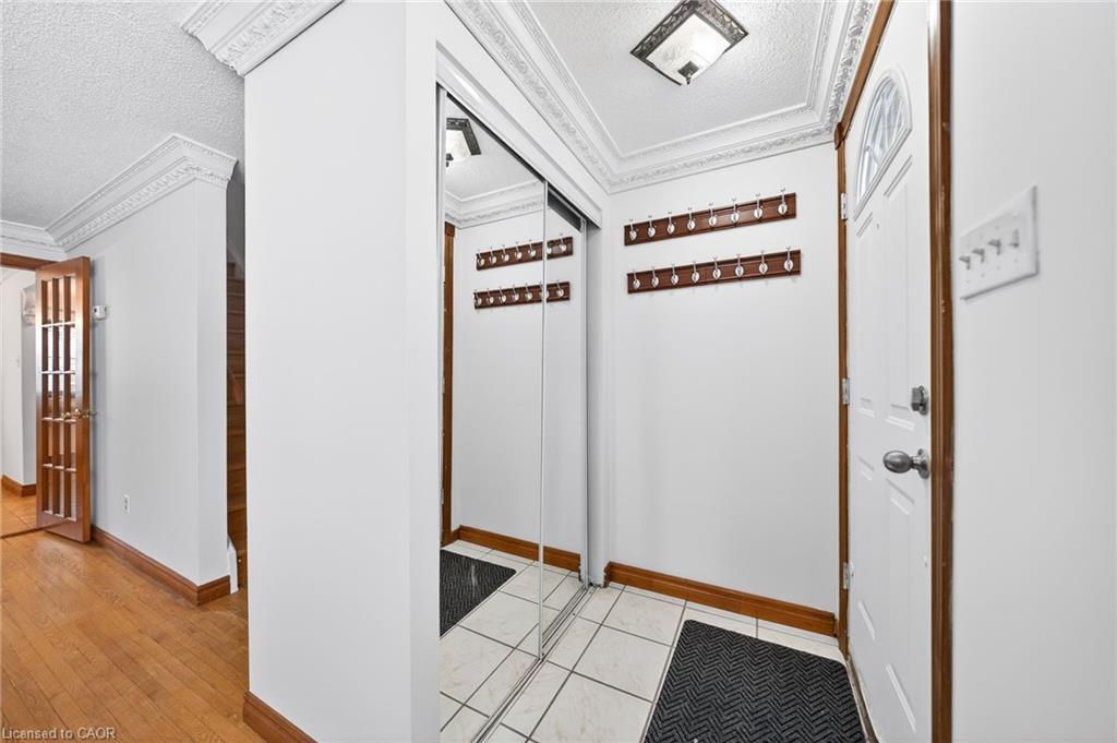 614 Elgin Street N Property Photo 4