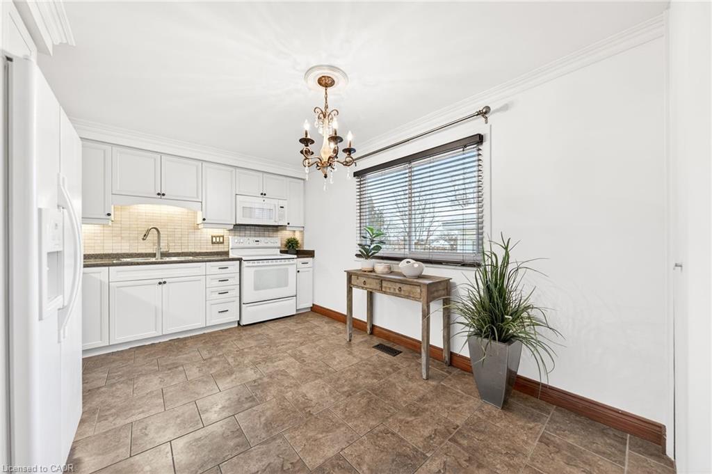 614 Elgin Street N Property Photo 10