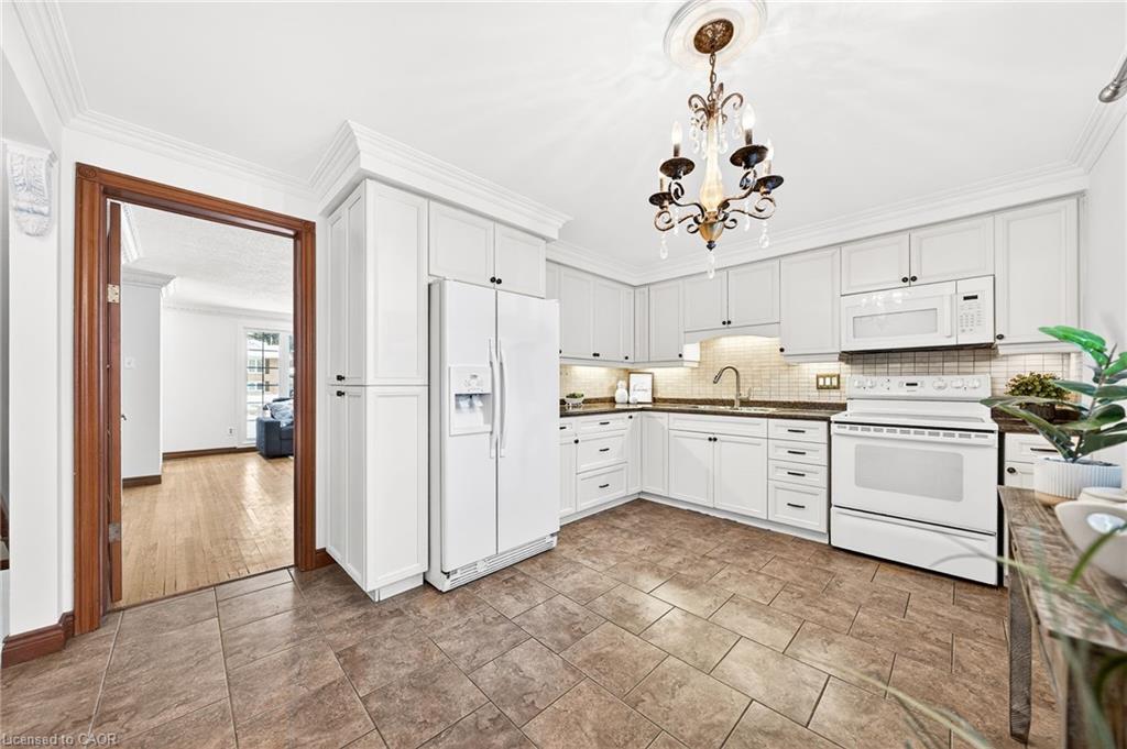 614 Elgin Street N Property Photo 11