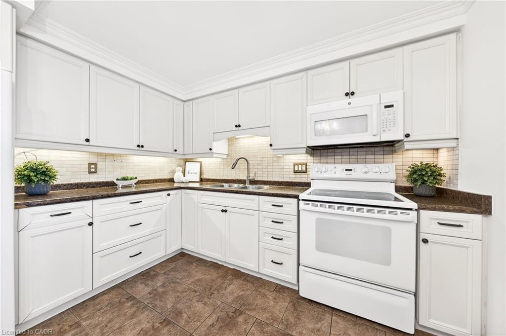 614 Elgin Street N Property Photo 12