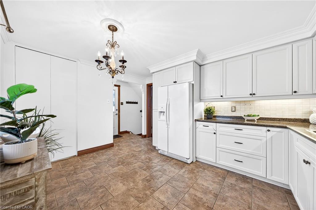 614 Elgin Street N Property Photo 13