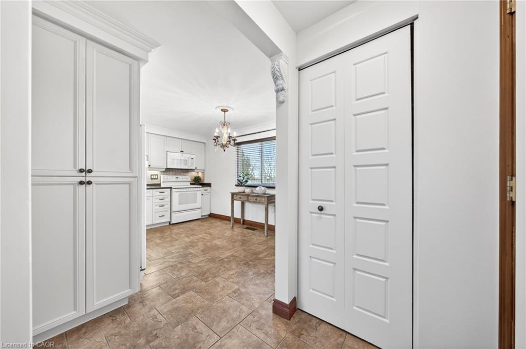 614 Elgin Street N Property Photo 16