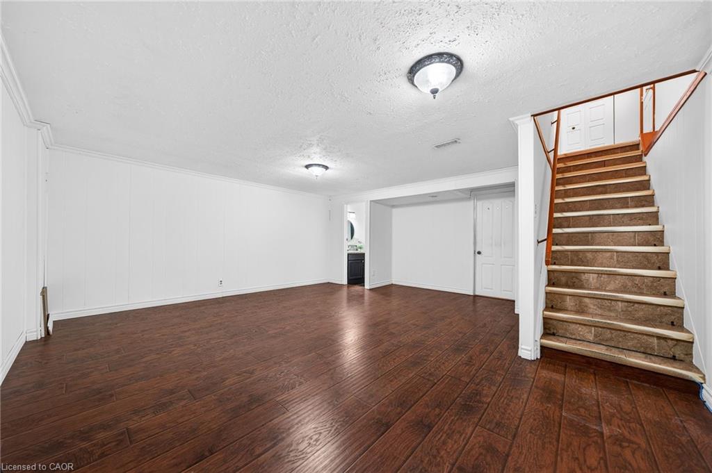 614 Elgin Street N Property Photo 28