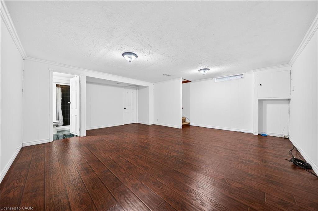 614 Elgin Street N Property Photo 29