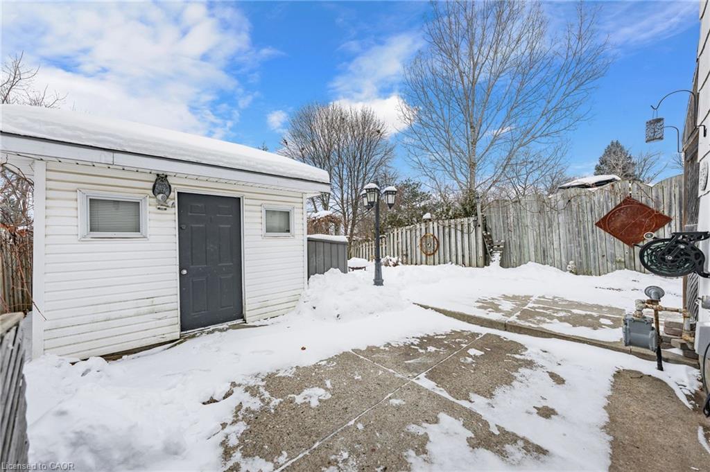 614 Elgin Street N Property Photo 32