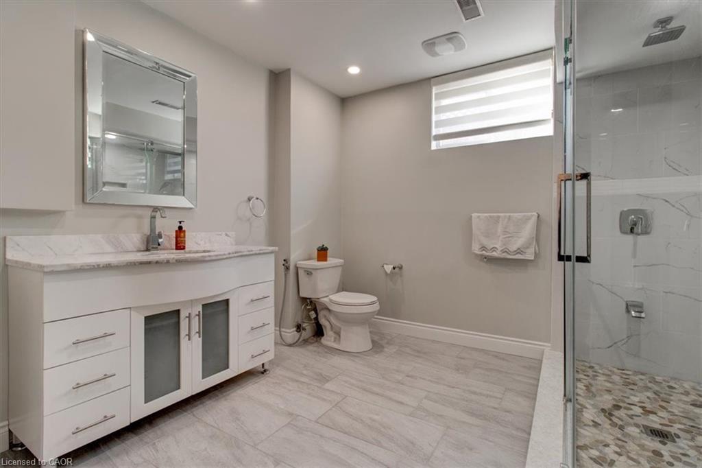 1562 Upper Ottawa Street Property Photo 4