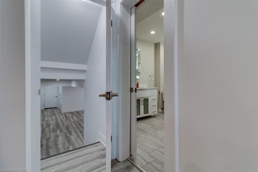 1562 Upper Ottawa Street Property Photo 8