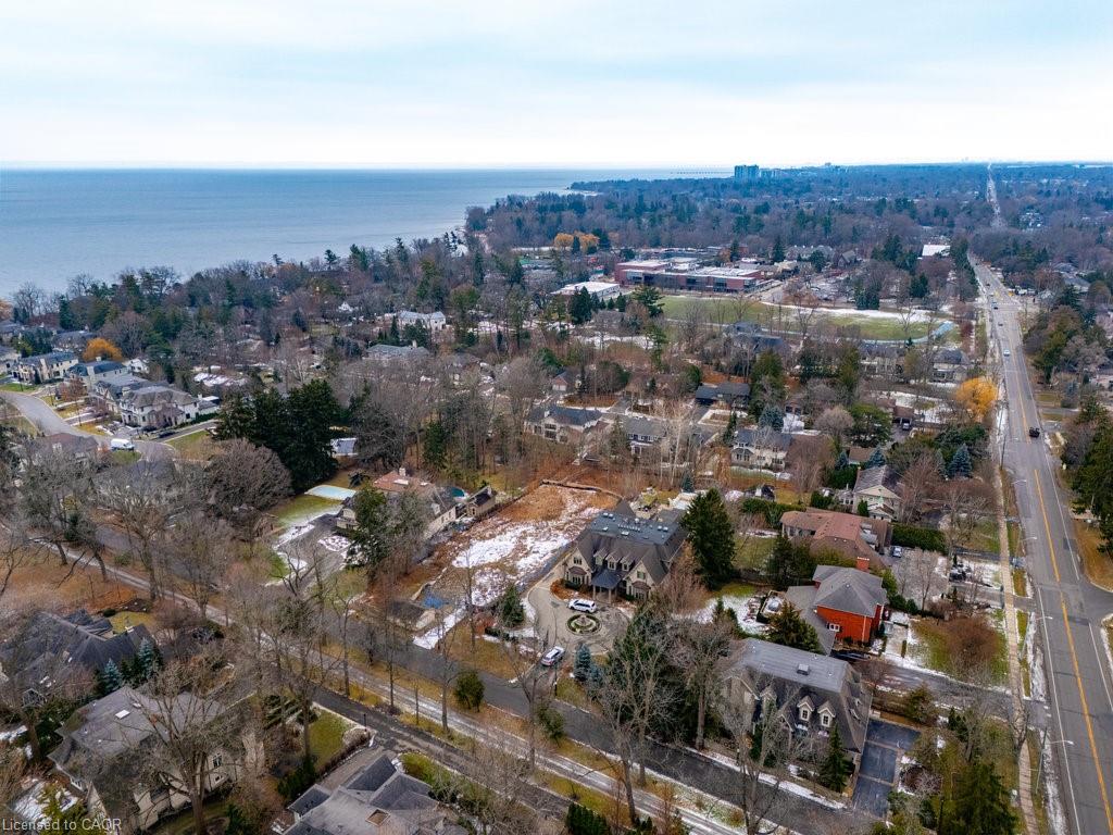 408 Lakeshore Road W Property Photo 7