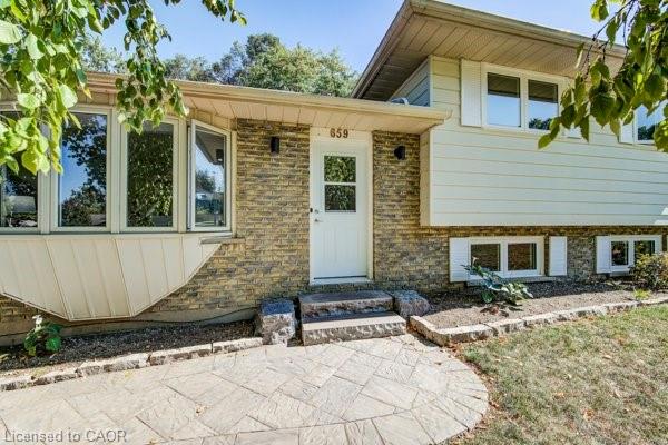 659 Gladstone Drive Property Photo 4