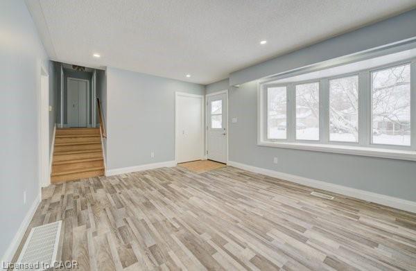 659 Gladstone Drive Property Photo 9