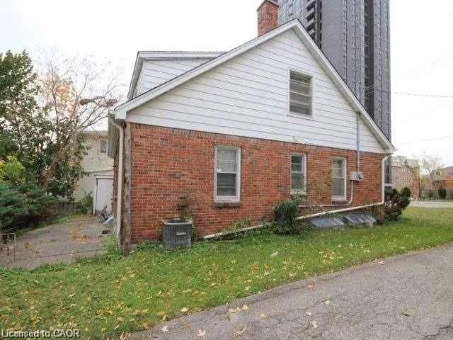 342 King Street N Property Photo 5