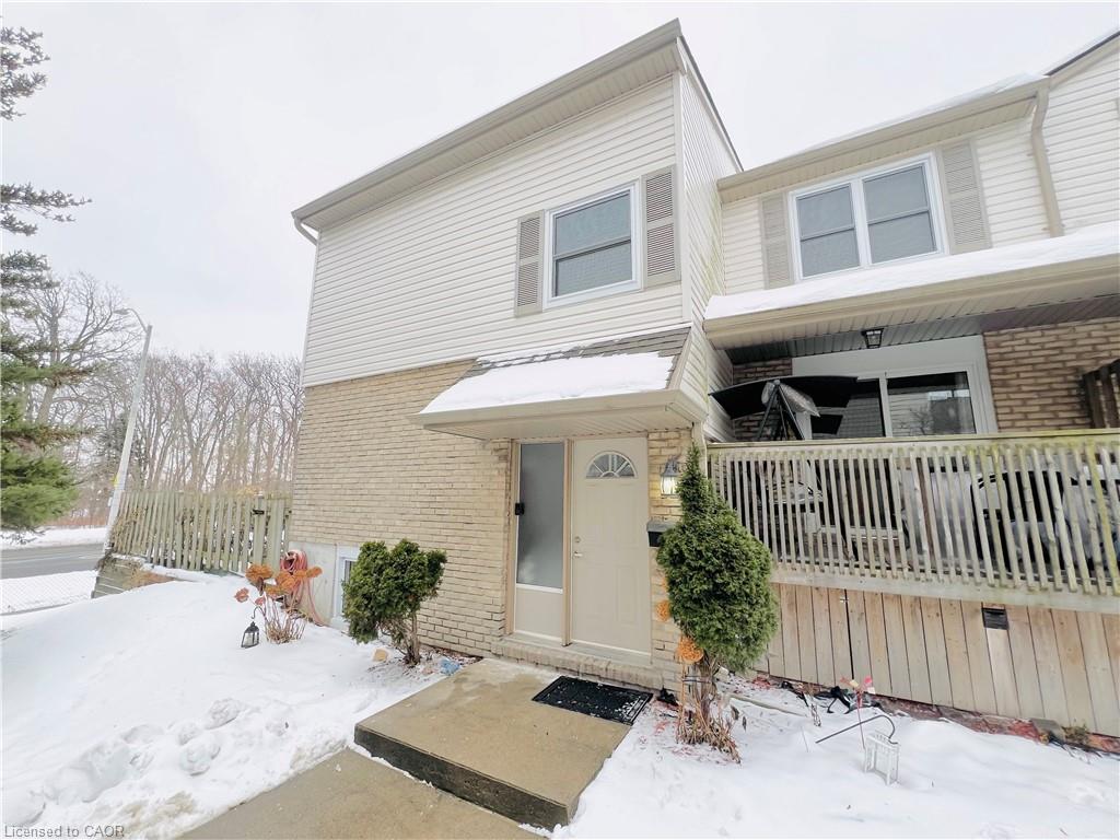44-1300 Upper Ottawa Street Property Photo 1