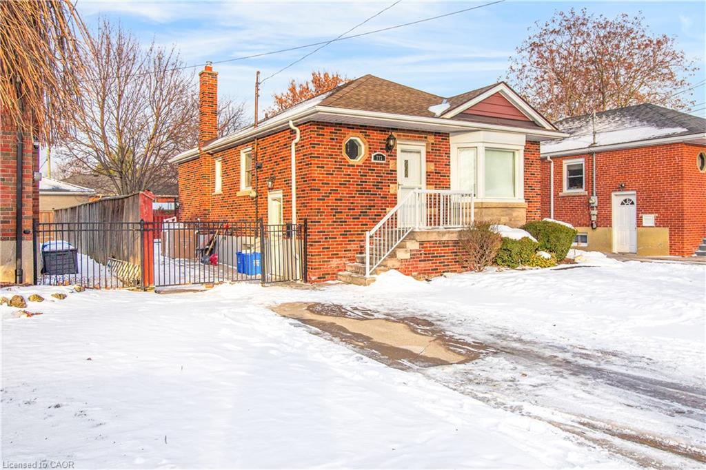 773 Queensdale Avenue E Property Photo 1