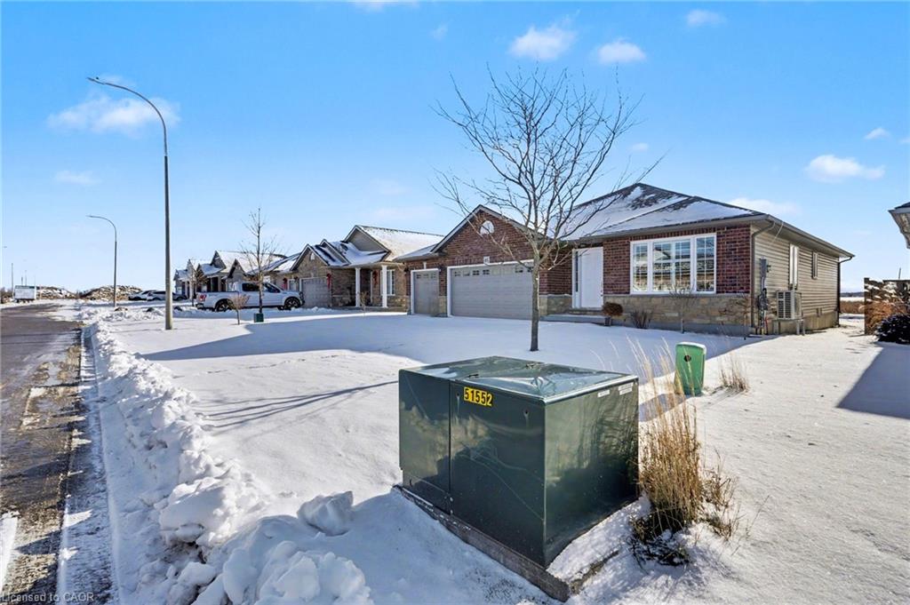 45 Helen Drive E Property Photo 3