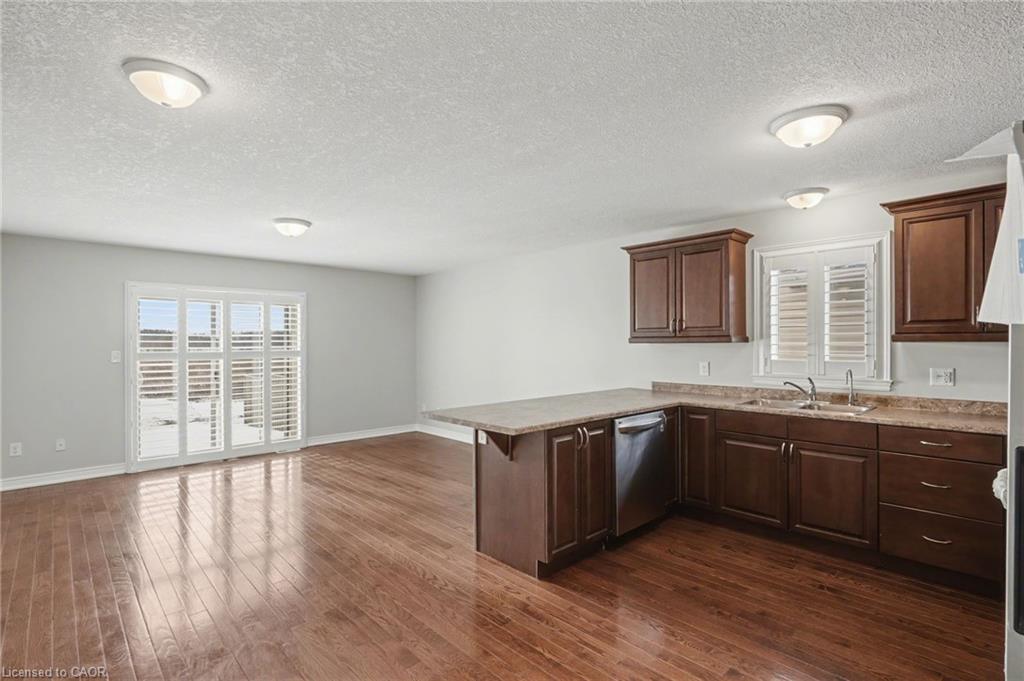 45 Helen Drive E Property Photo 9