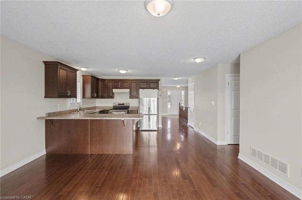 45 Helen Drive E Property Photo 11