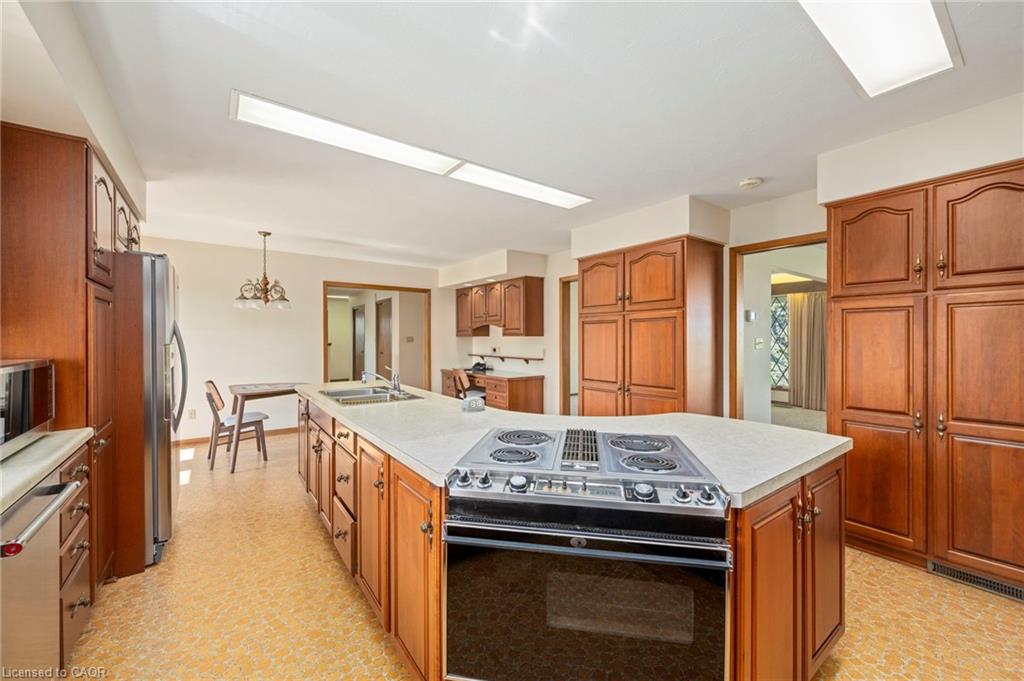 6828 Third Line Property Photo 21