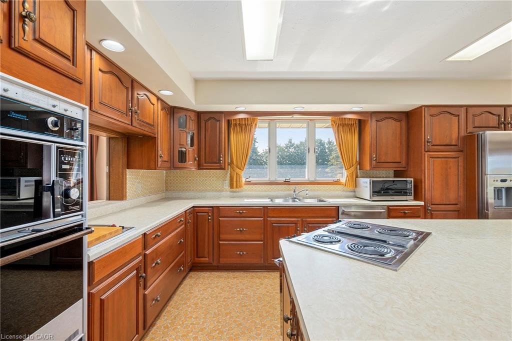 6828 Third Line Property Photo 23