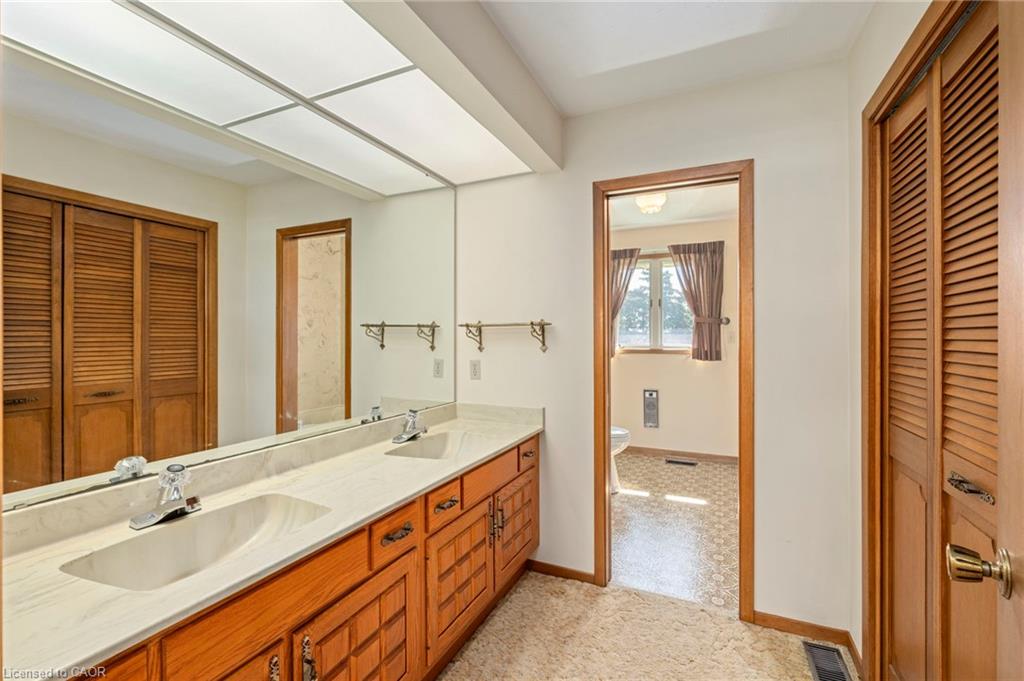 6828 Third Line Property Photo 40