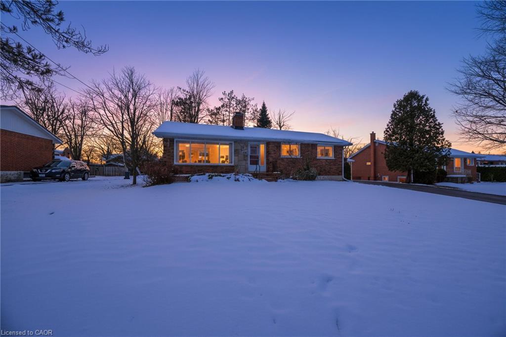 245 Victoria Street W Property Photo 1