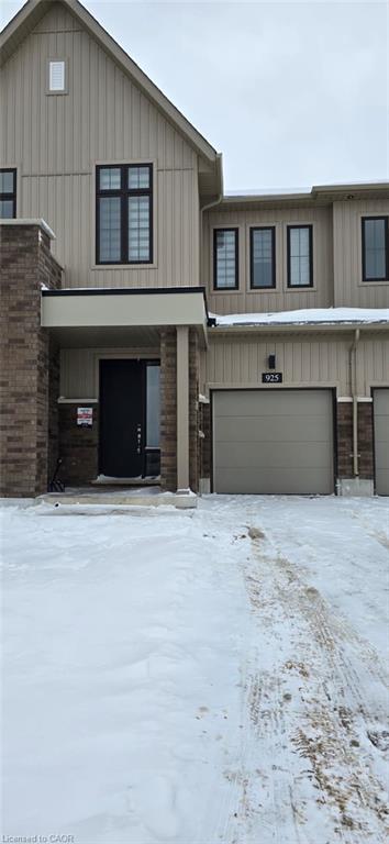 925 Douro Street Property Photo 1