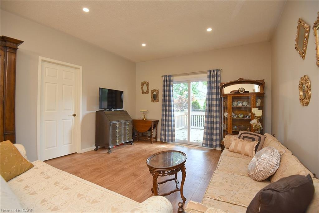 157 Silverbirch Boulevard Property Photo 3