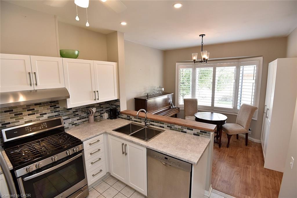 157 Silverbirch Boulevard Property Photo 6
