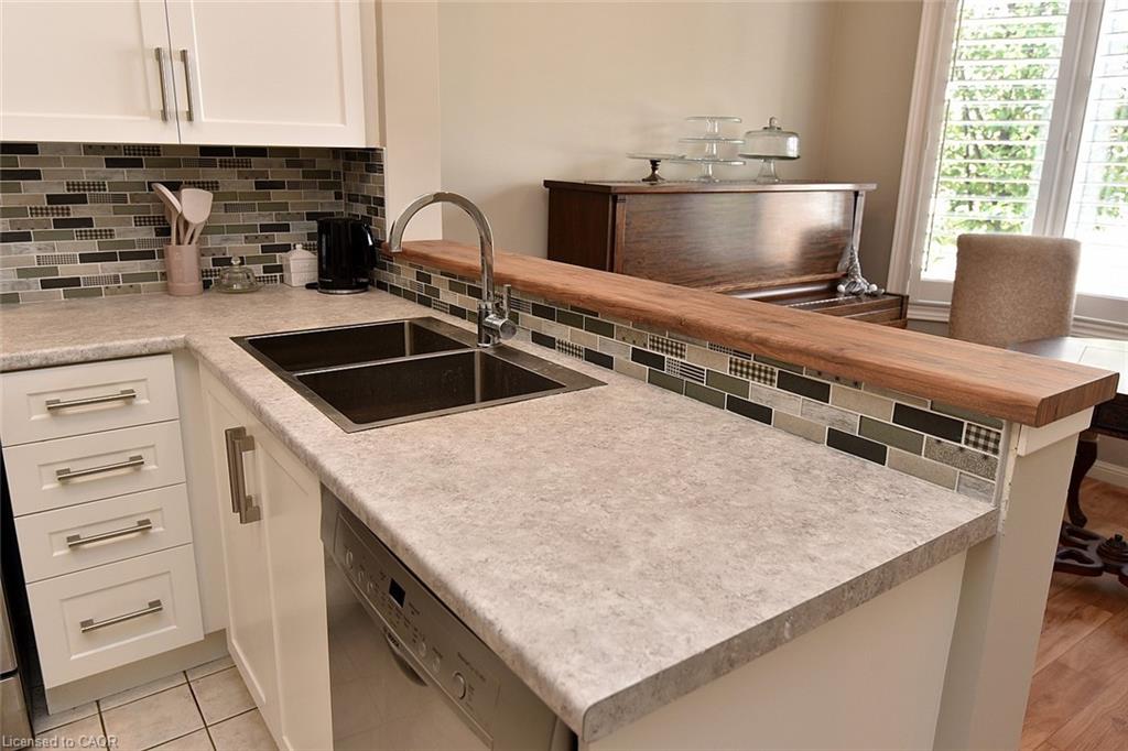 157 Silverbirch Boulevard Property Photo 7