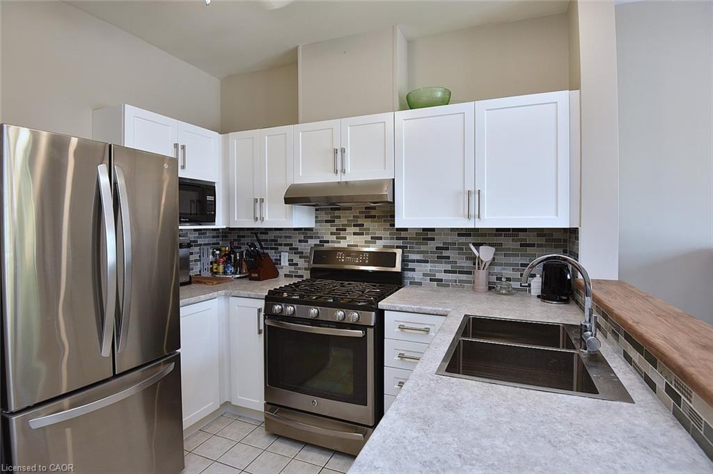 157 Silverbirch Boulevard Property Photo 8