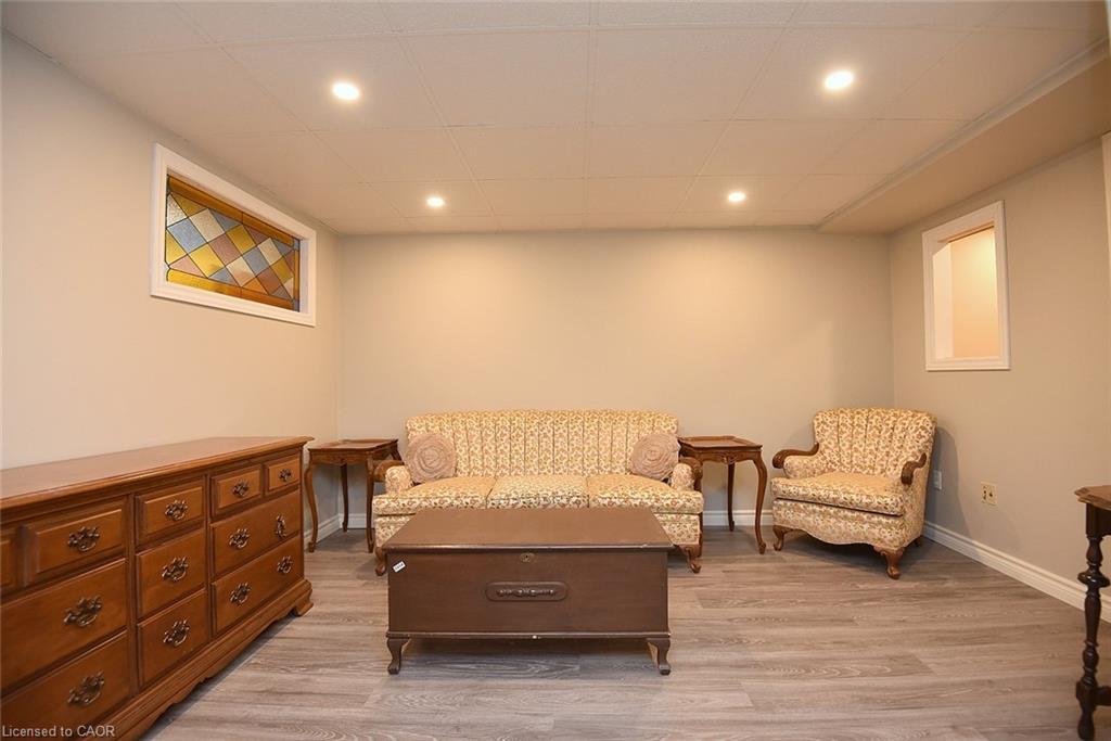157 Silverbirch Boulevard Property Photo 18