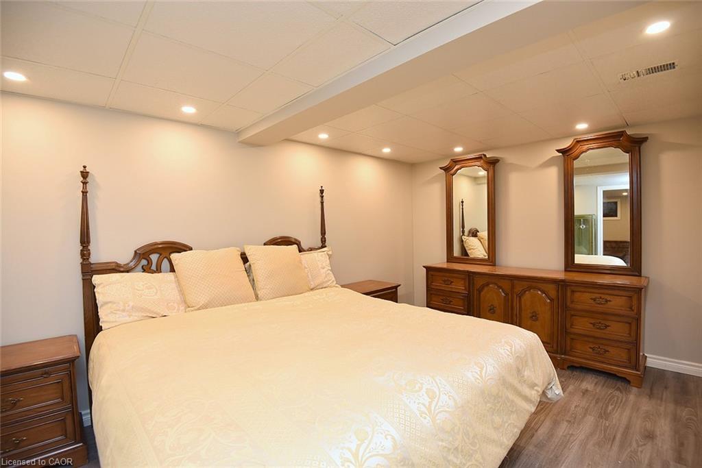 157 Silverbirch Boulevard Property Photo 20