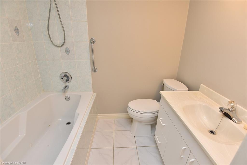 157 Silverbirch Boulevard Property Photo 21
