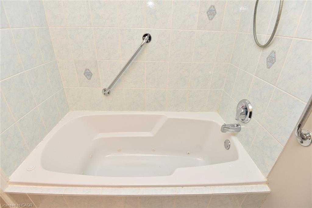 157 Silverbirch Boulevard Property Photo 22