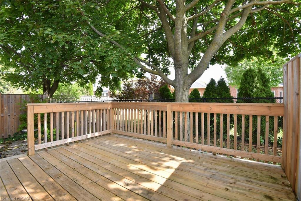 157 Silverbirch Boulevard Property Photo 24